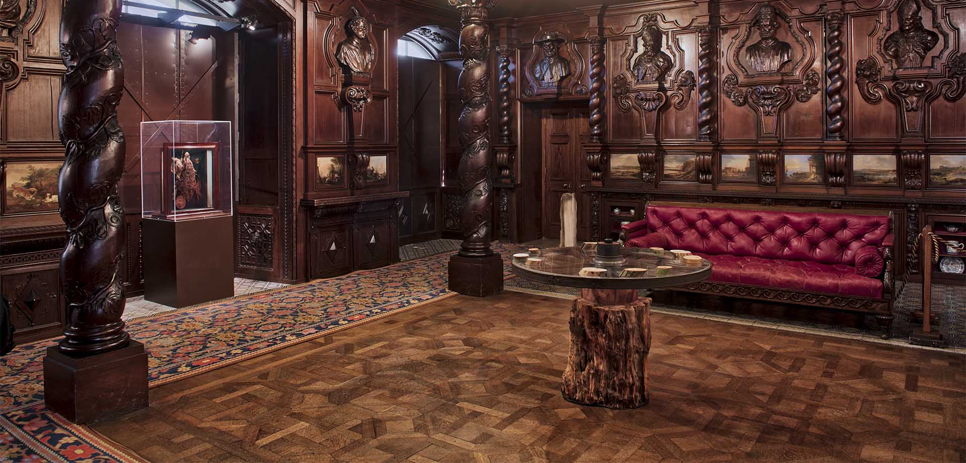 Listen the history of the Oak Room