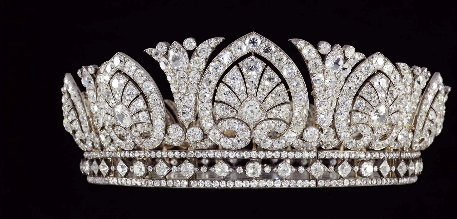 Devonshire palm and lotus tiara