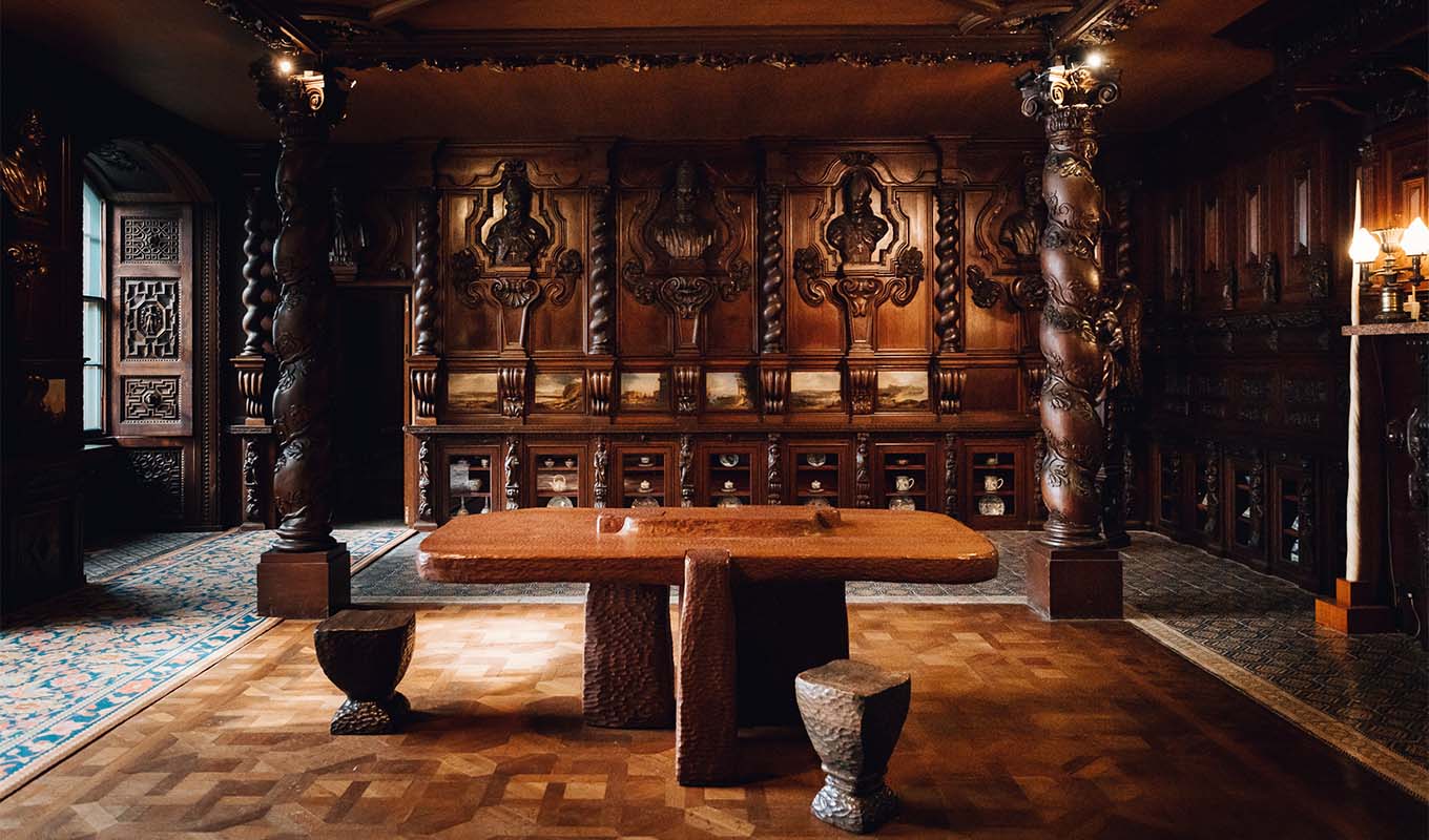 Listen the history of the Oak Room