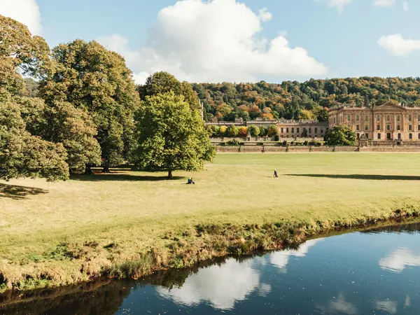 Watch: "A large, handsome stone building" - Chatsworth as Pemberley