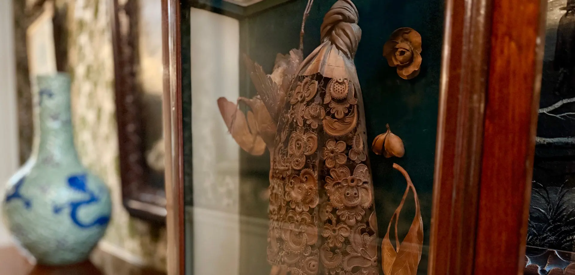 In Plain Sight: Carved Cravat, possibly Watson