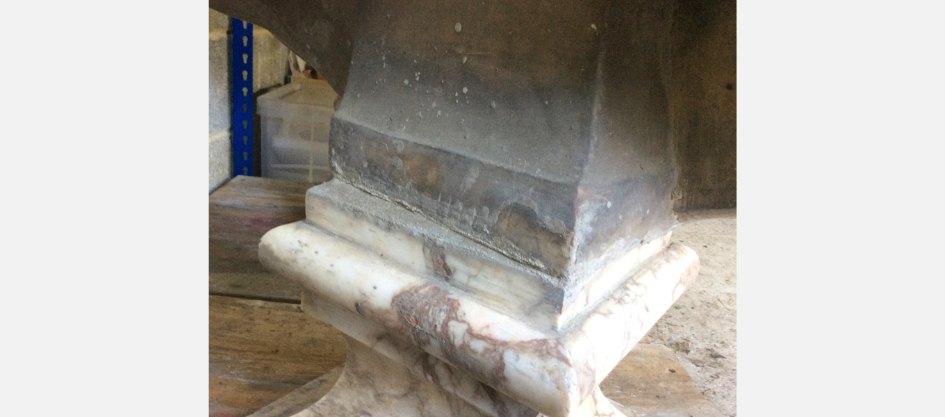 Misaligned socle (base) on one of the busts