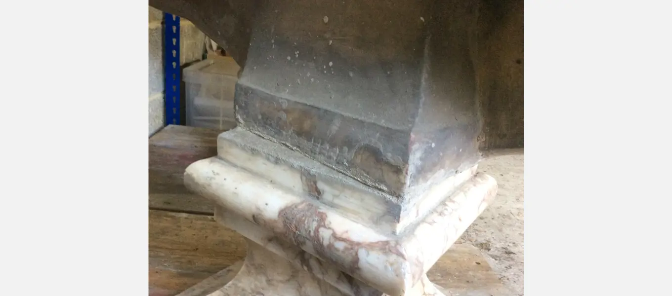 Misaligned socle (base) on one of the busts